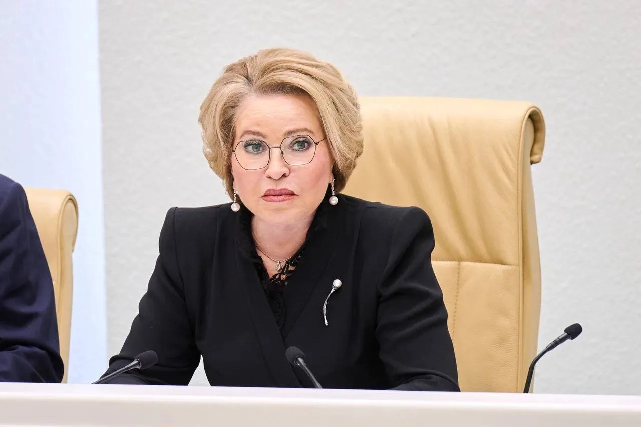 Приняла участие во встрече с деятелями театрального искусства  Мероприятие провела Председатель Сове