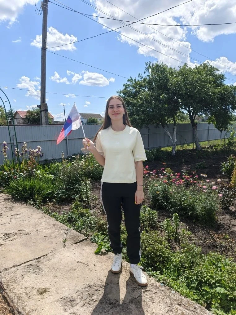 Комсомольский сельский дом культуры провел патриотическую акцию 🇷🇺 "Три цвета гордости", посвященн