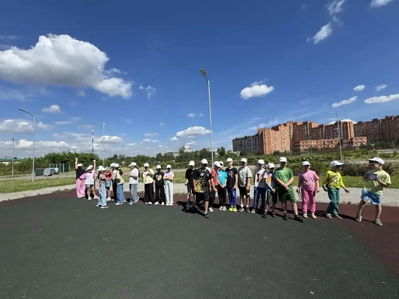 В пятом отряде прошёл футбол — мы играли против шестого отряда! Девочки сражались против девочек, а 