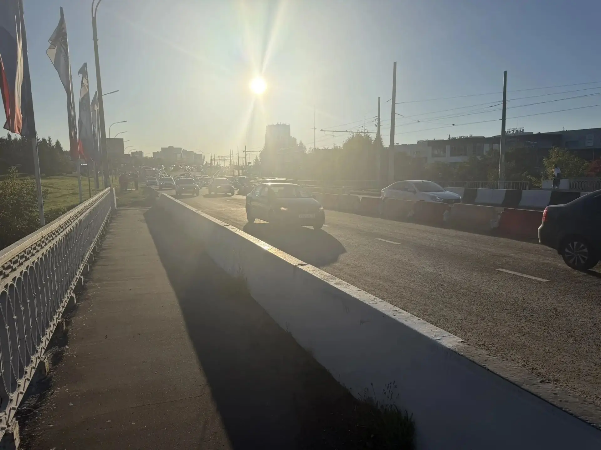 Одна часть моста, с 4 деформационными швами, отремонтирована.