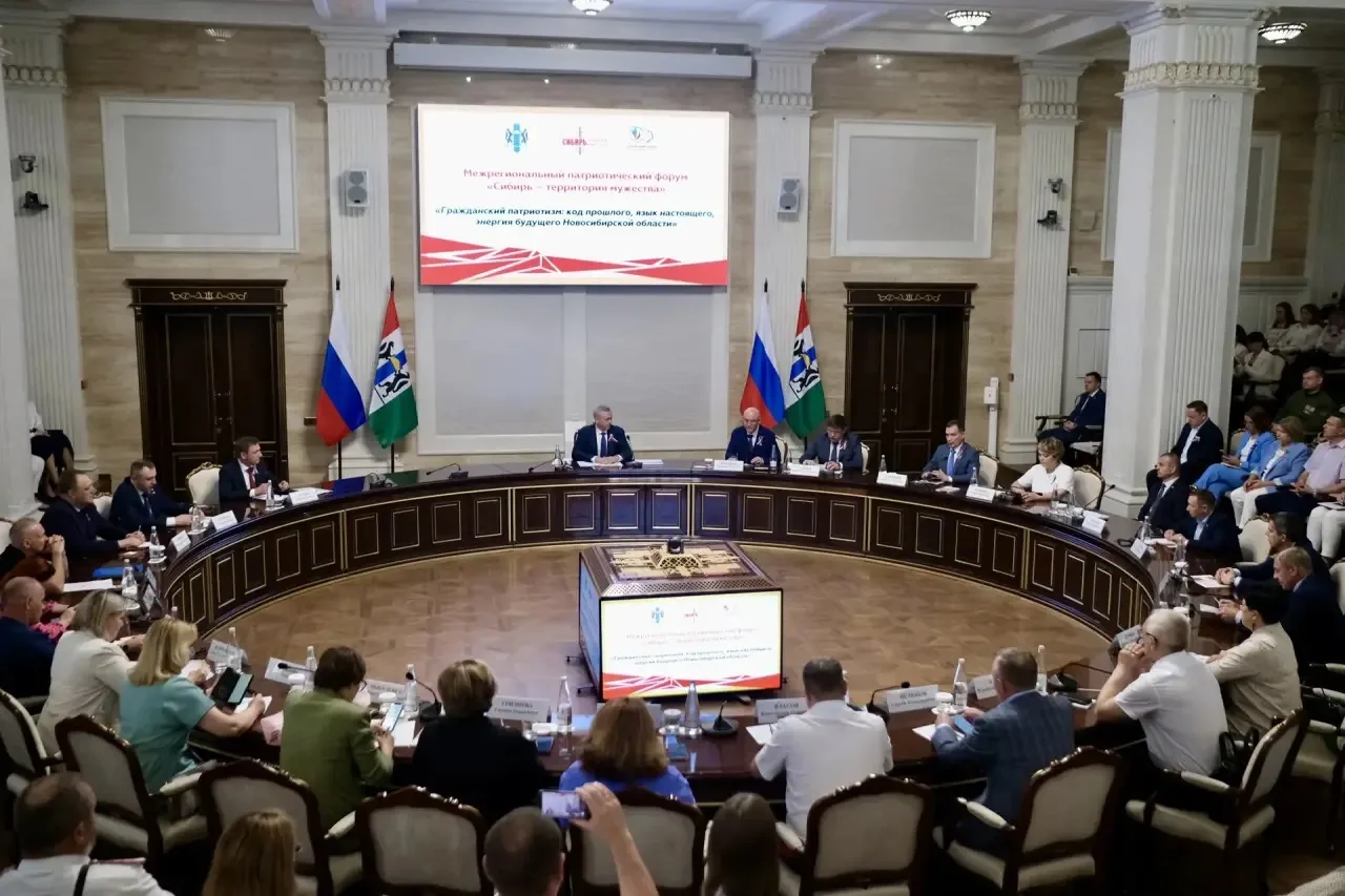 Заместитель руководителя Федерального казначейства Александр Михайлик вместе с Губернатором Новосиби