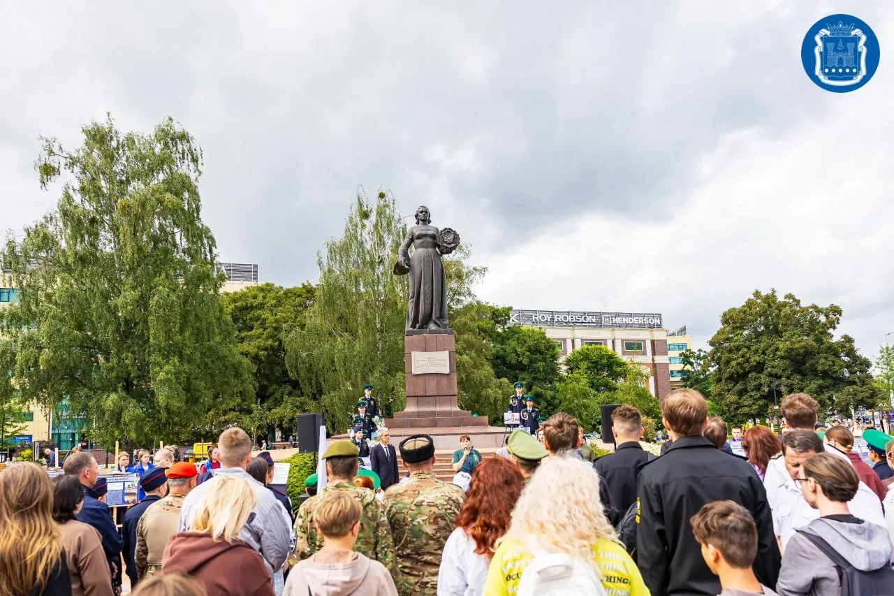 В Калининграде у монумента «Мать-Россия» прошла акция в память о детях-жертвах войны в Донбассе.

27