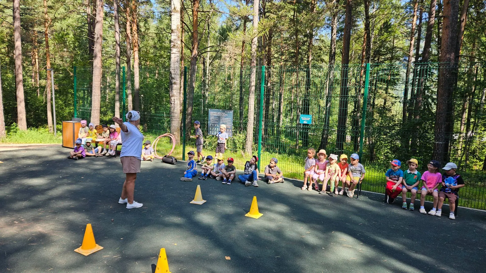 🏕️ Зов джунглей: как наши ребята искали сокровища! 🌴💎

Сегодня в нашем детском саду был по-настоя