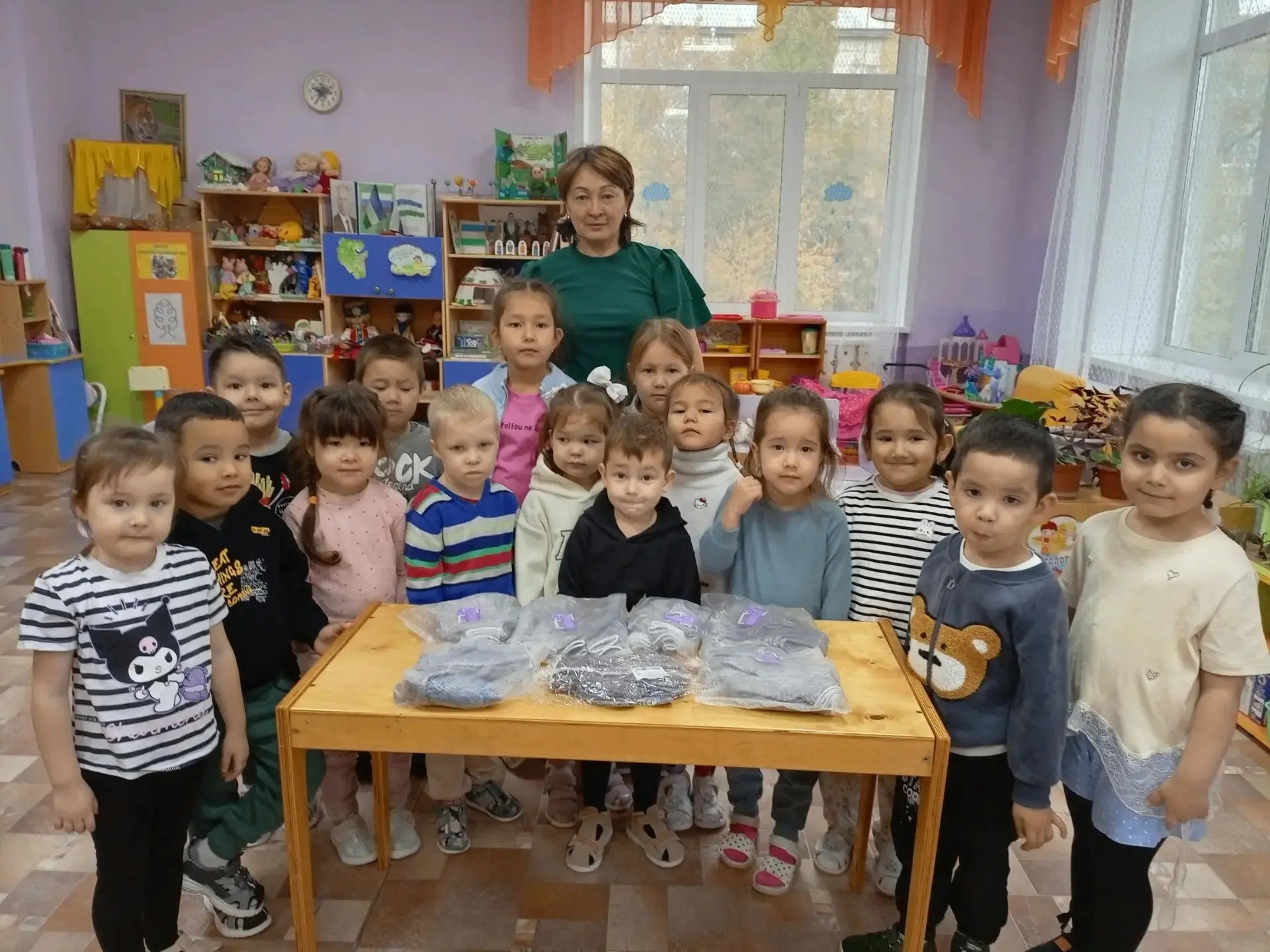 В детском саду «Солнышко» прошла акция «Посылка солдату» по сбору гуманитарной помощи у...