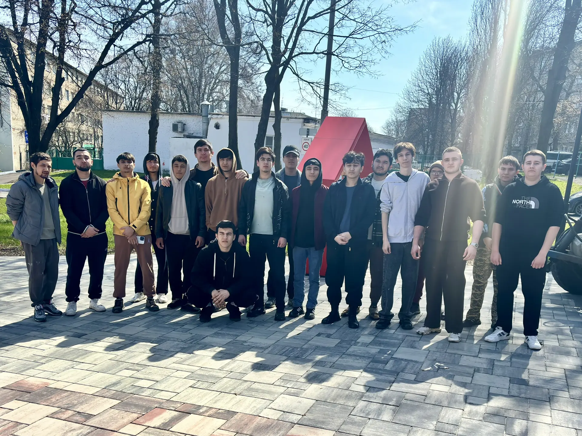 В рамках Всероссийской недели субботников «Мы за чистоту» студенты ГФ НИТУ «МИСИС» приняли участие в