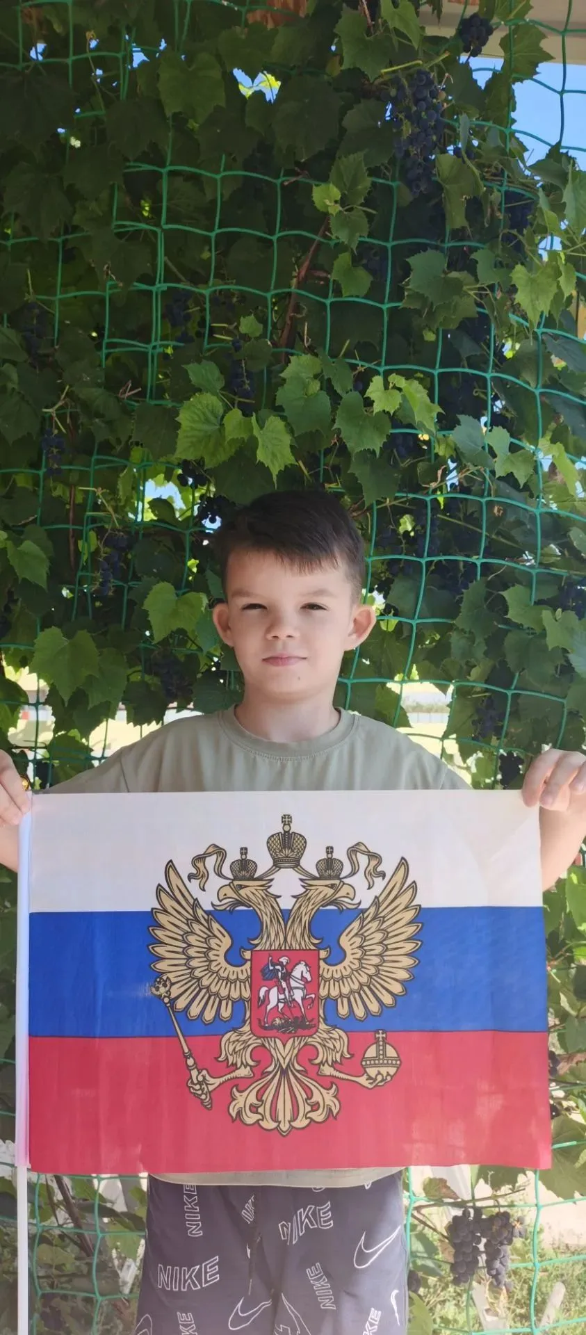 Ученик 2г Ефимов Богдан присоединился к акции #ДеньФлага#ФлагРоссии#Россия