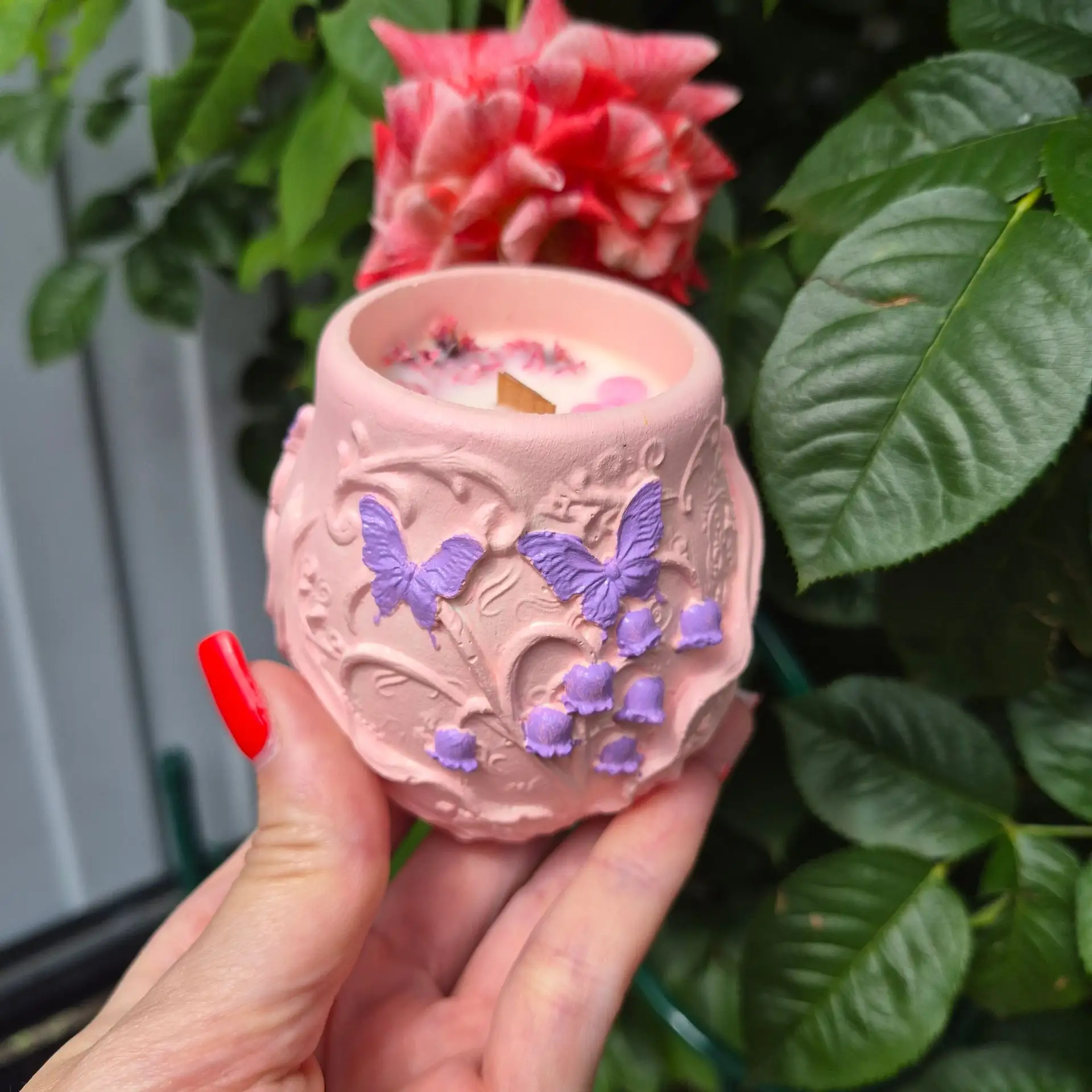 Привет 👋, меня зовут Лена, и я делаю вещи, которые создают настроение 🕯️