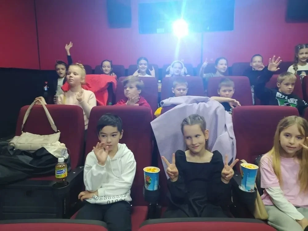 Культурный поход в "Знамя": "Домовенок Кузя" собрал аншлаг! 🌟 27 марта 2026 года ученики МБОУ СОШ №6