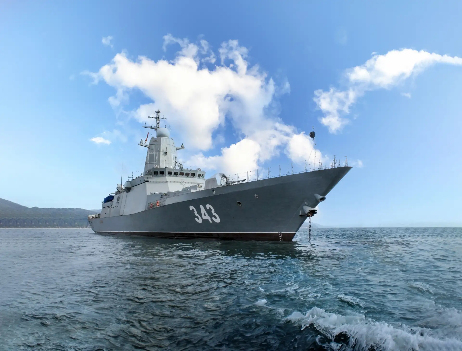 Корвет, построенный корабелами Амурского судостроительного завода ОСК, завершил дальний поход

Как с