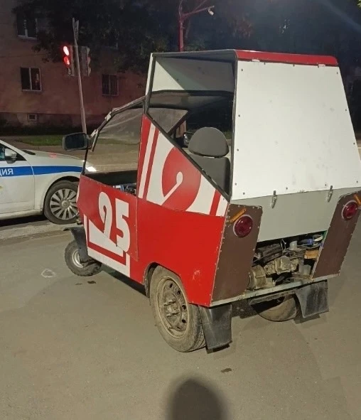 Такой аппарат паркуется на Козленской в Вологде 

Прокатились бы на нем?
💯 — с радостью бы
😁 — отк