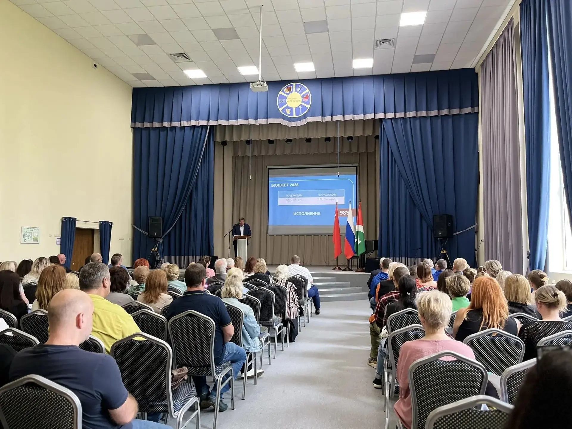 Калининец: сделано вместе с жителями! 🤝

Николай Шарапов встретился с жителями, депутатами и руково