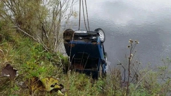 В Архангельской области спустя несколько дней нашли тело водителя утонувшей машины.