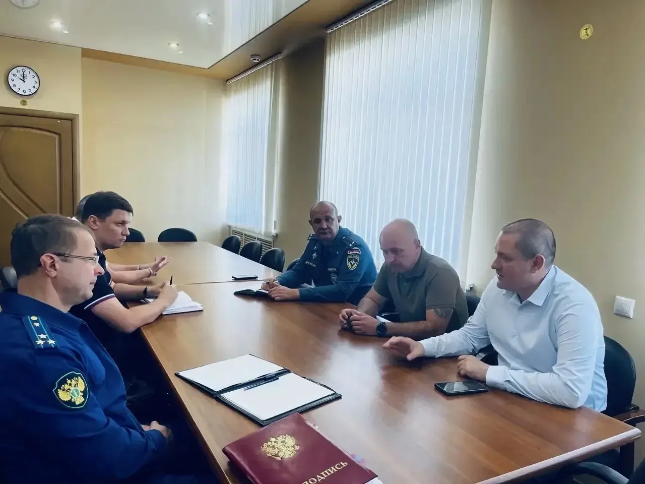 ✅Глава района Сергей Будников провел рабочее совещание с руководителями правоохранитель...