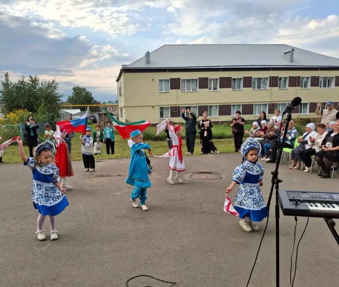 Праздник двора на улицах Залакова и Мира