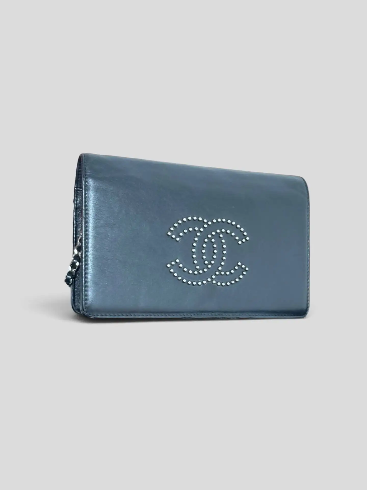 Сумка Chanel WOC в отличном состоянии. В комплекте: пыльник.