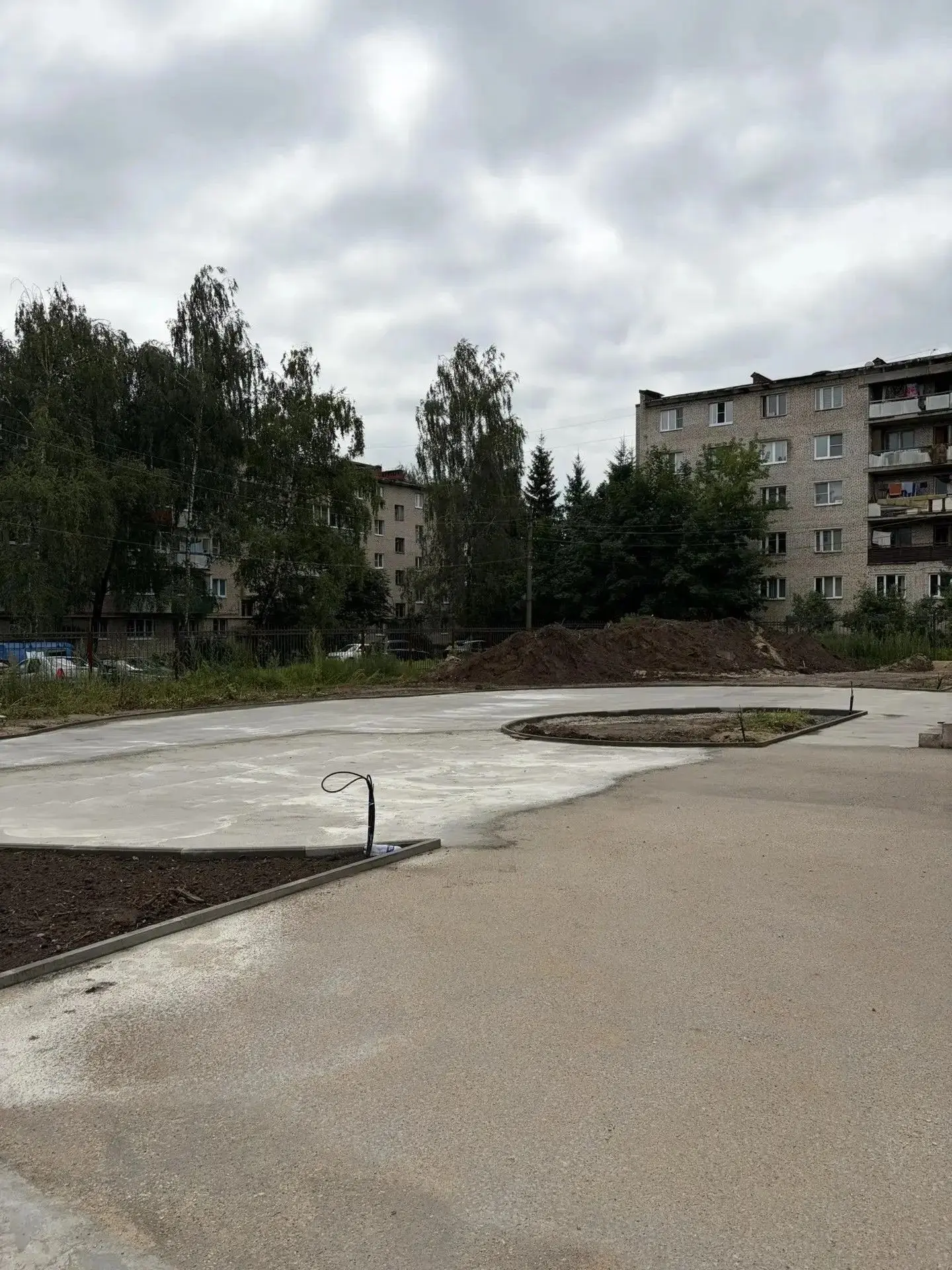 Зона для йоги, спорта и летняя сцена: в Алексине обновляют комплексный центр социальног...