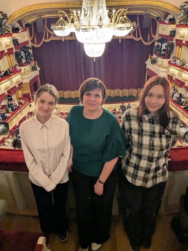 В гостях у классики побывали 8 Б и 8 А классы.  💥Побывать в Малом театре — это всегда событие. Это м