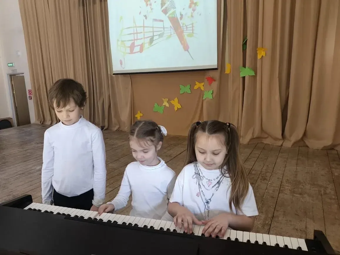 ЖИВОЙ ЗВУК ШКОЛЫ: ФЕСТИВАЛЬ МУЗЫКИ  Аплодисменты, звуки мелодий и искрящиеся глаза — именно так стар