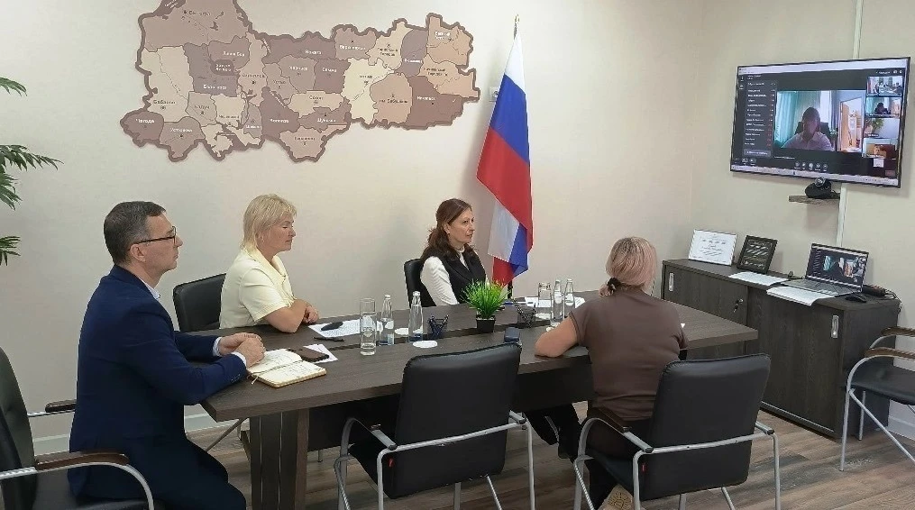 Специалисты соцзащиты Вологодчины и Алтайского края обсудили наставничество для детей-с...