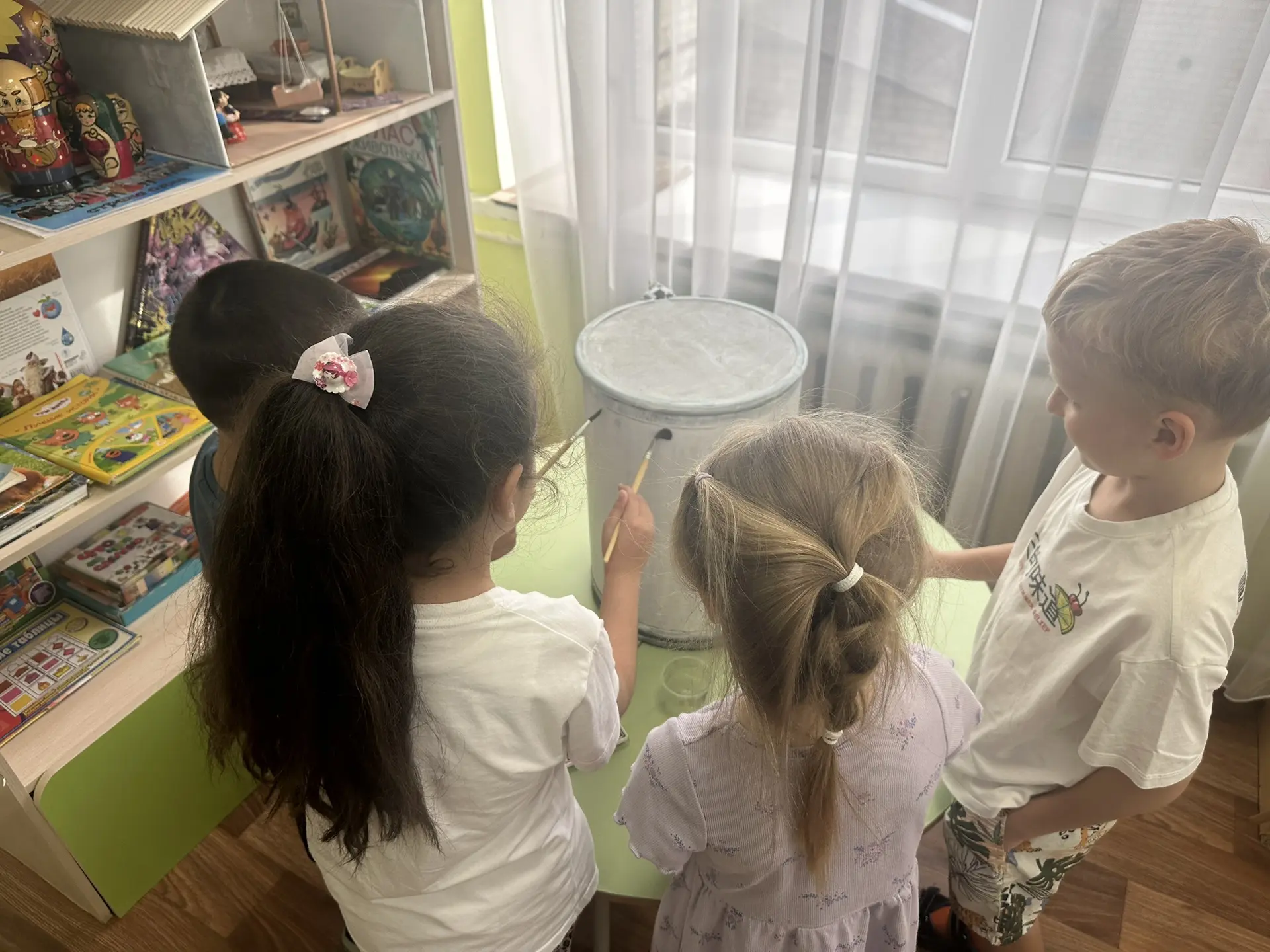 В подготовительной 05 к школе группы продолжается акция « Крышечки на благо»