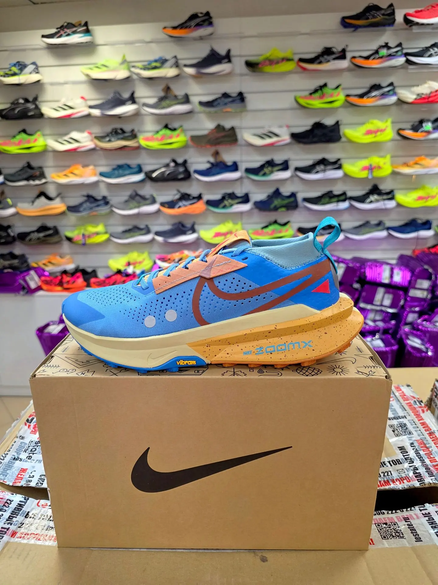 Nike ZoomX Zegama Trail 2
В наличии 26,5/27 см
Остальные расцветки и размеры под заказ 
Для заказа о