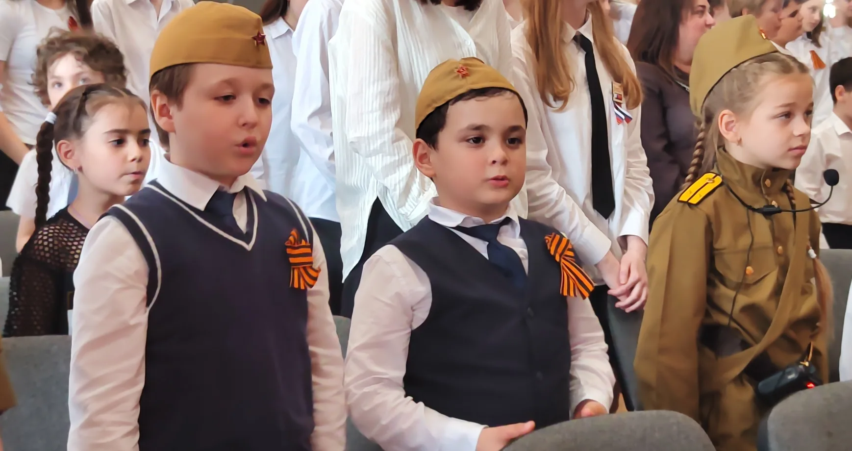 ПРАЗДНИЧНЫЕ КОНЦЕРТЫ  🎶 В преддверии Дня Победы во всех школьных корпусах школы прошли праздничные к