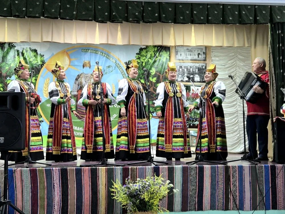Звонкая летопись традиций: в селе Боровое прошёл фестиваль «Летний карагод».

В знаменитом своими са
