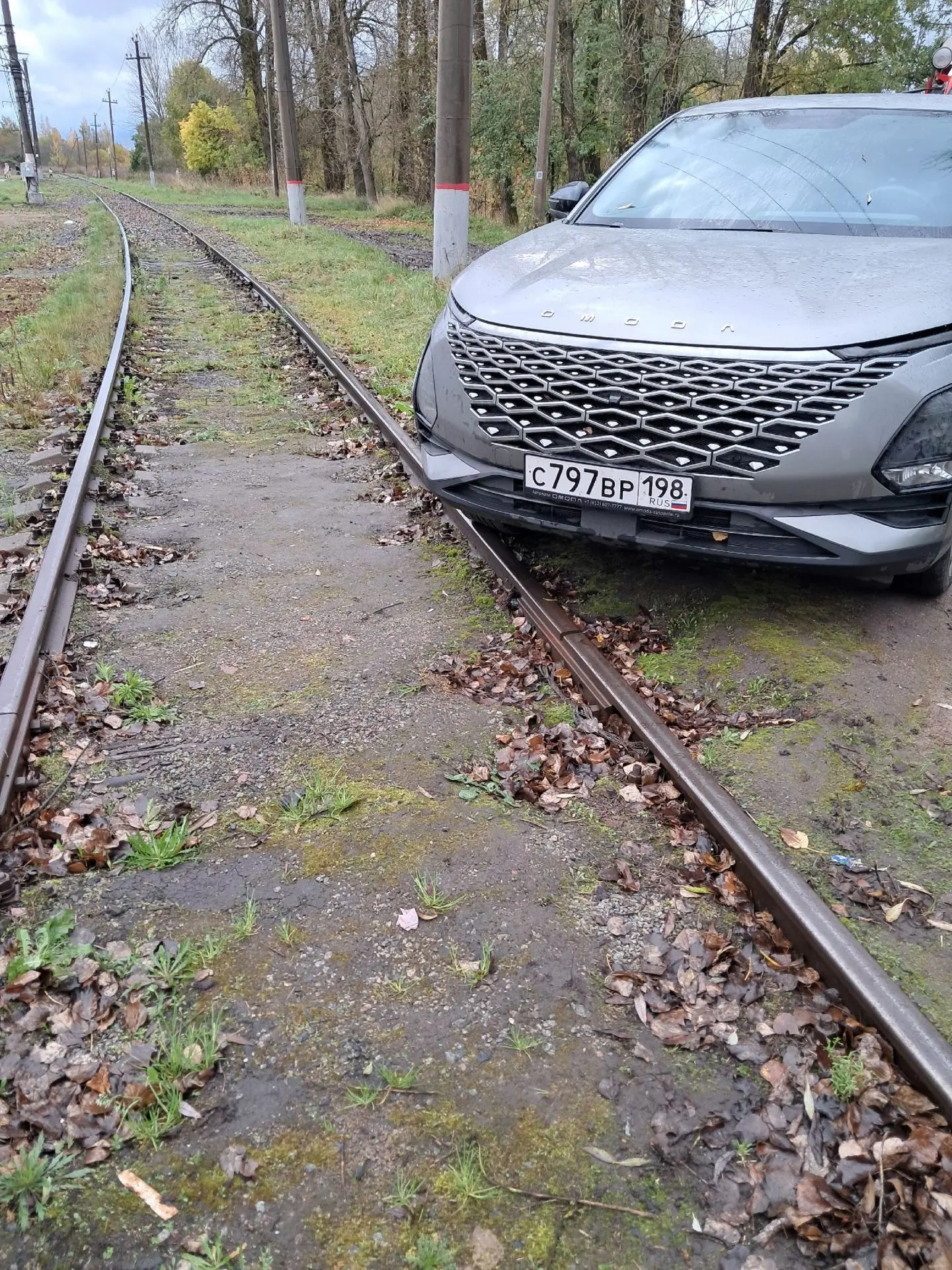Сегодня утром, в районе 8 утра,  в Новом Петергофе жд вокзал нашли мастера парковки