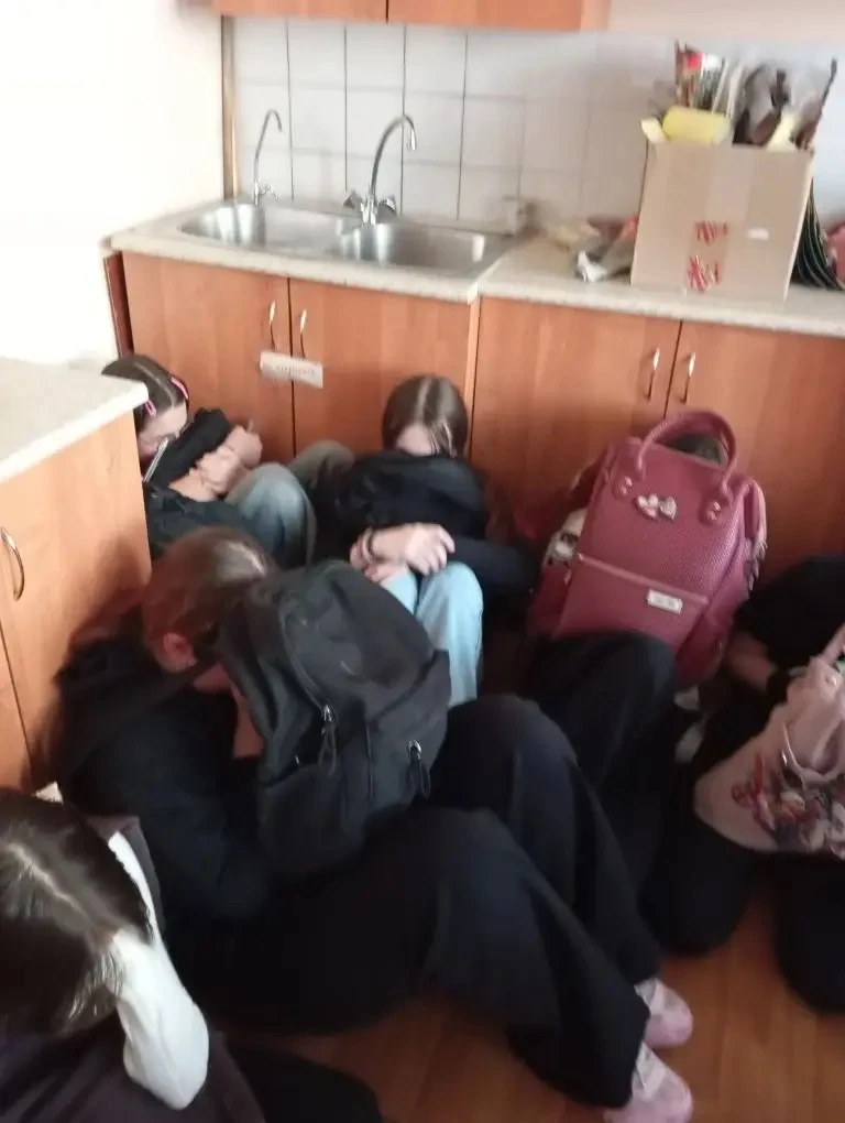 21.04  учащиеся, сотрудники школы и работники охраны приняли участие во  Всероссийских учениях по пр