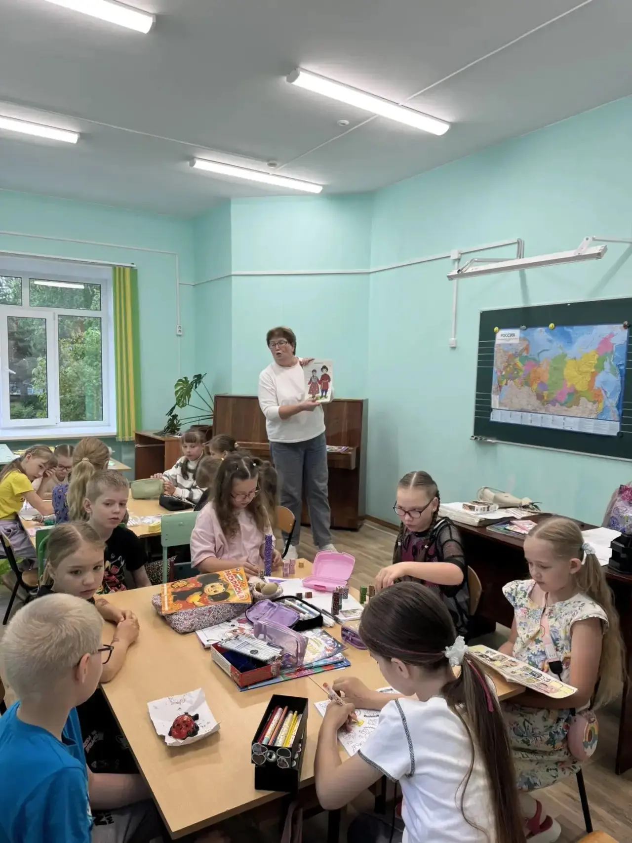 ✨ Содружество муз. День девятый

🇷🇺 В начале дня Елена Анатольевна провела небольшой урок по карте