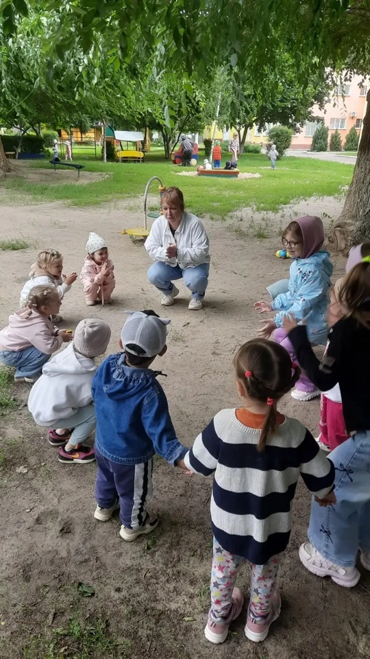 🌿 Лето, огород и веселый хоровод! 🎶

На этой неделе в младшей группе мы говорим об очень важном де