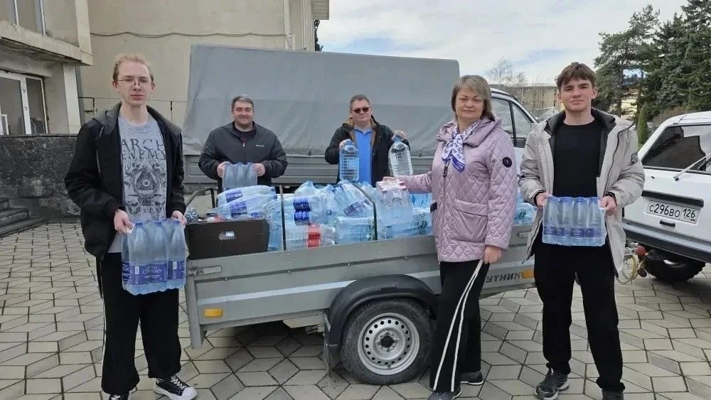 🚗Ставропольцы отправили 20 тонн гуманитарной помощи жителям Дагестана  ⁣ 📍Посылки для пострадавших о