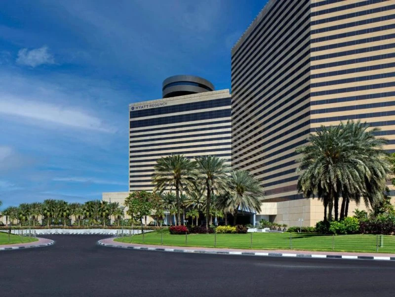 Откройте для себя пятизвёздочный HYATT REGENCY DUBAI в Дейре, на набережной Персидского...