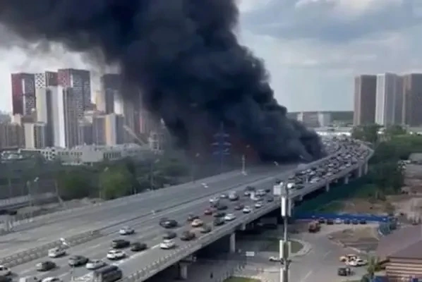 Крупный пожар произошёл на стройплощадке на востоке Москвы

В столичном главке МЧС сообщили, что воз