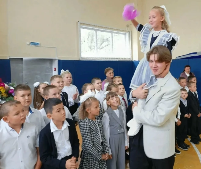 🎉Первый звонок — это всегда немного волнительно, правда?