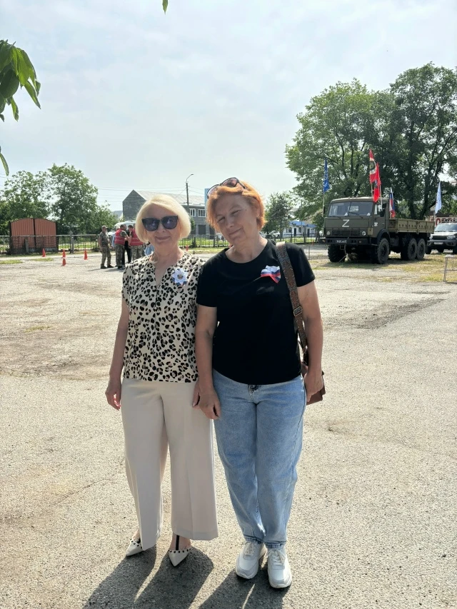 Директор кочубеевского ДДЮТ Н.С.Котова сообщает в своих соцсетях: "В честь праздника в селе Кочубеев
