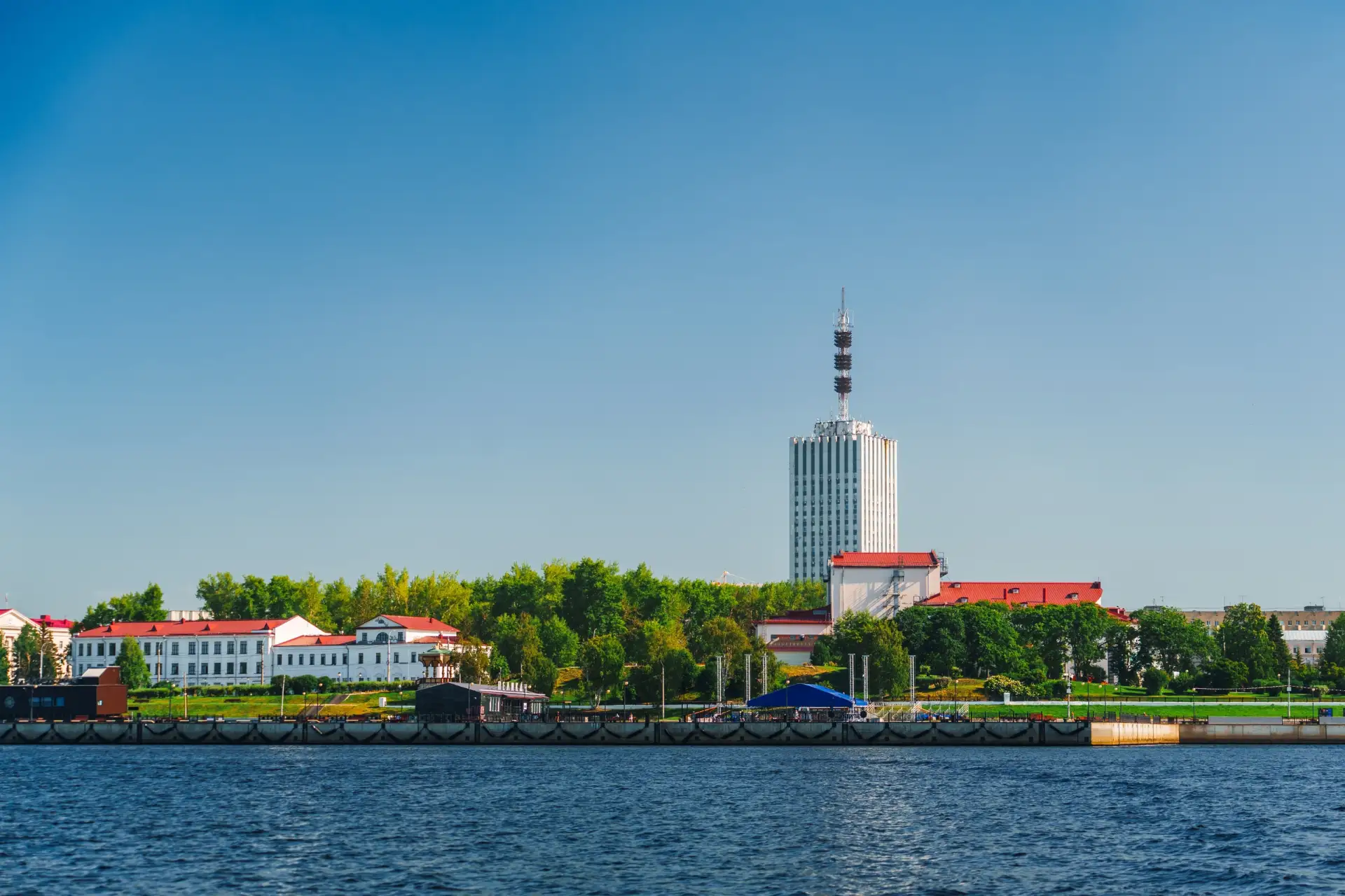 ⛵ Проведите лето в Архангельской области!

Лето на Севере это:
✔Белые ночи до середины июля
✔ Колори