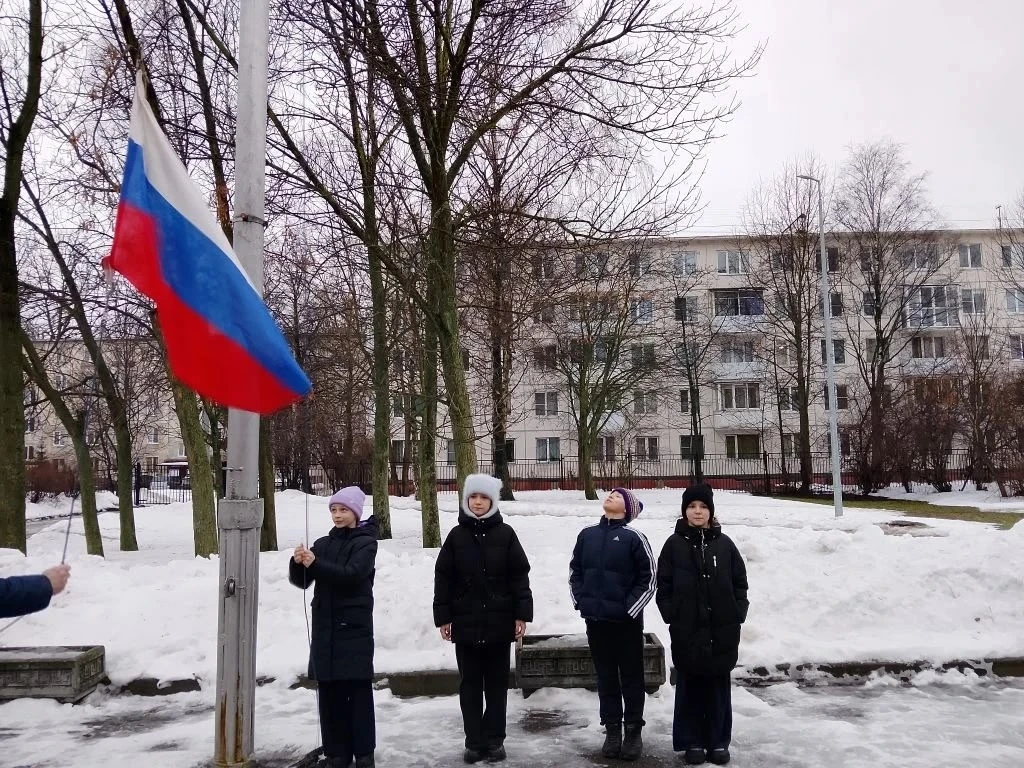 Торжественнеое поднятие Государственного флага #Школа345 💫2 марта 2026 года 💫ПОНЕДЕЛЬНИК  Утро начал