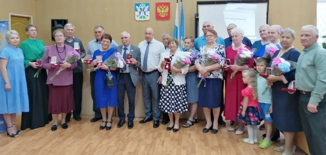 Торжественное вручение знаков отличия Свердловской области