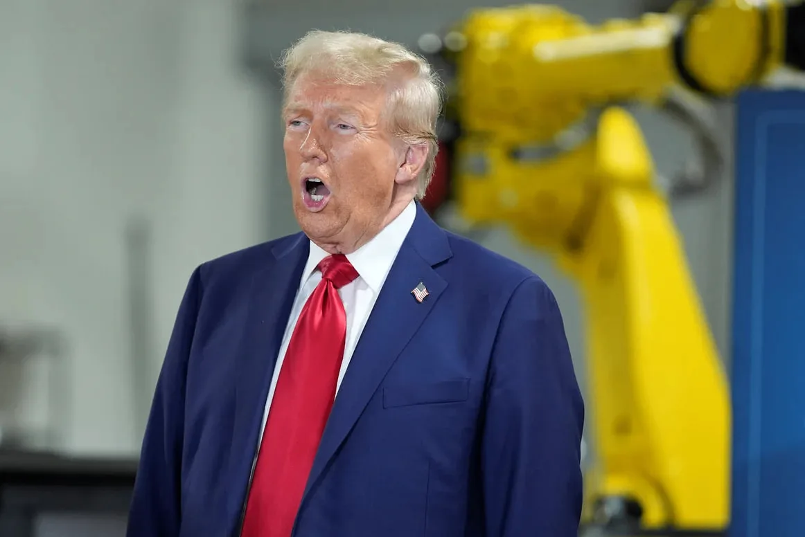 🤝 Трамп встретится с главами IT-компаний на фоне спора о регулировании ИИ.