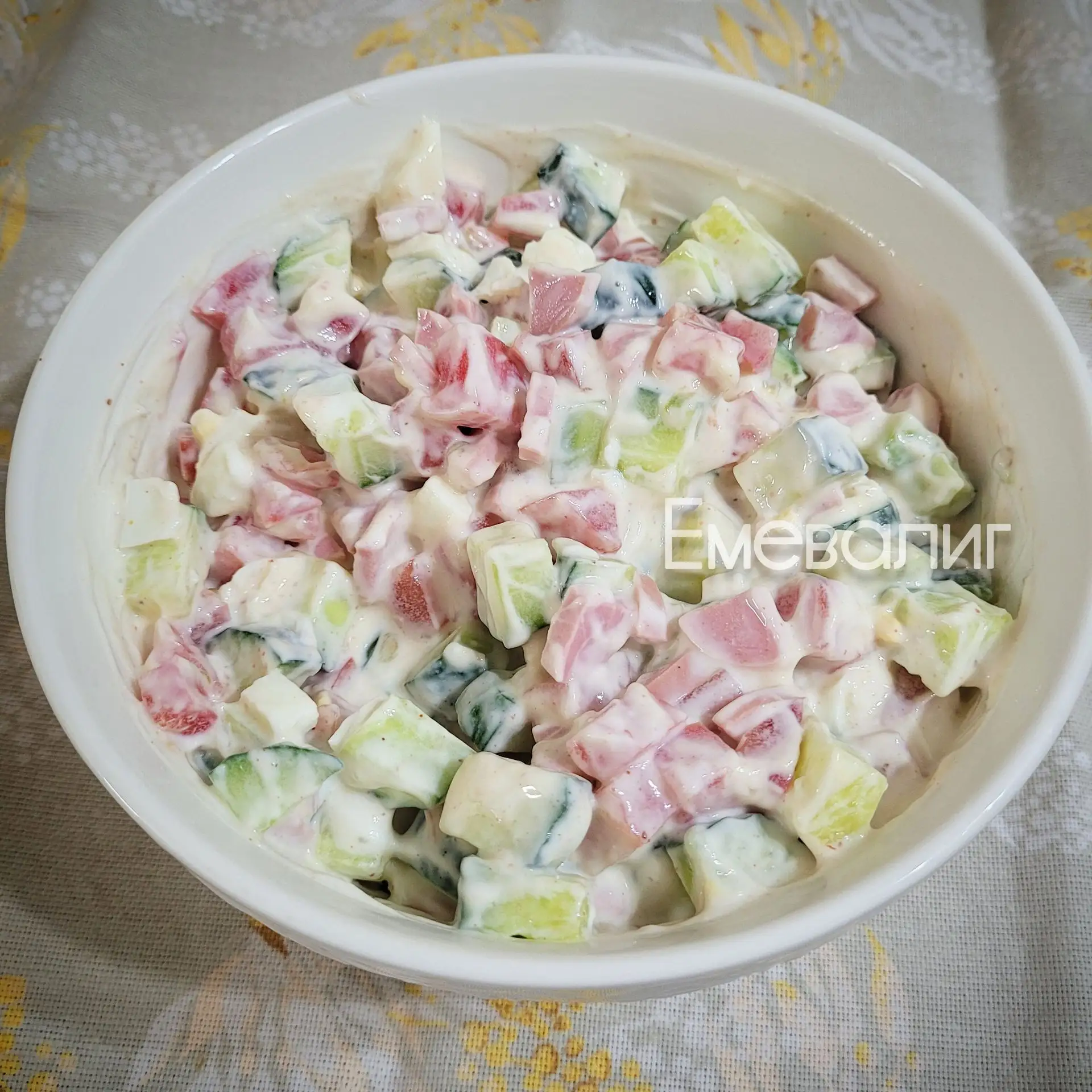Идеальный салат в жару: сытный и лёгкий. 59 кал./100 гр.

   🥗🥗🥗
Когда на улице +30, а есть хочет