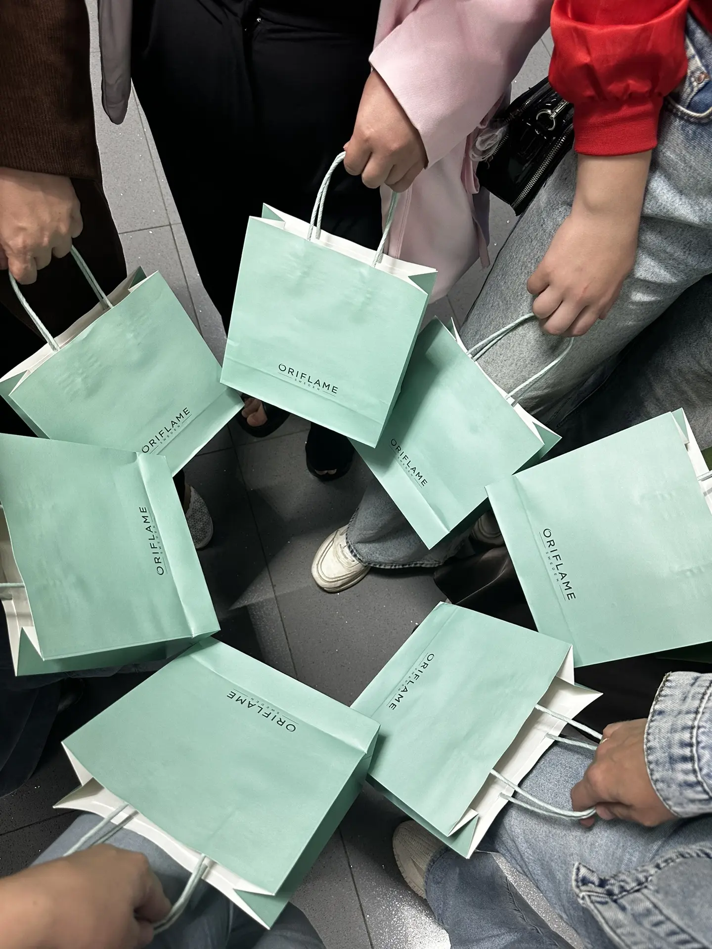 - Поучаствовать в выборе аромата, который будет в каталогах ✅