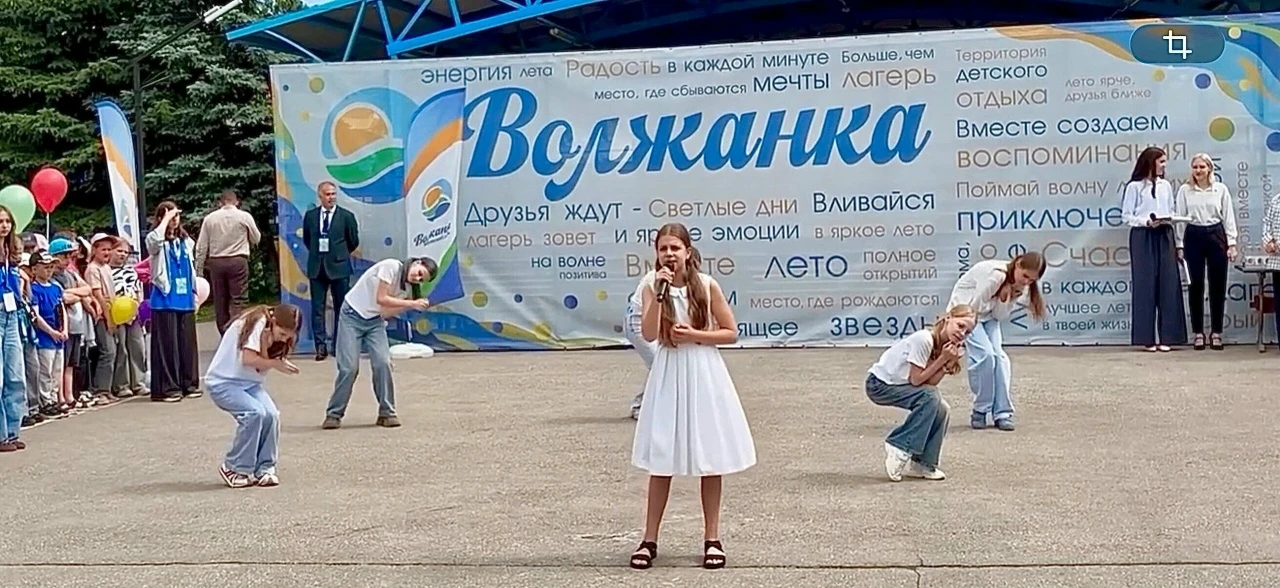 Творческие каникулы!
Учащаяся отделения эстрадно-джазового вокала Детской школы искусств Комиссарова