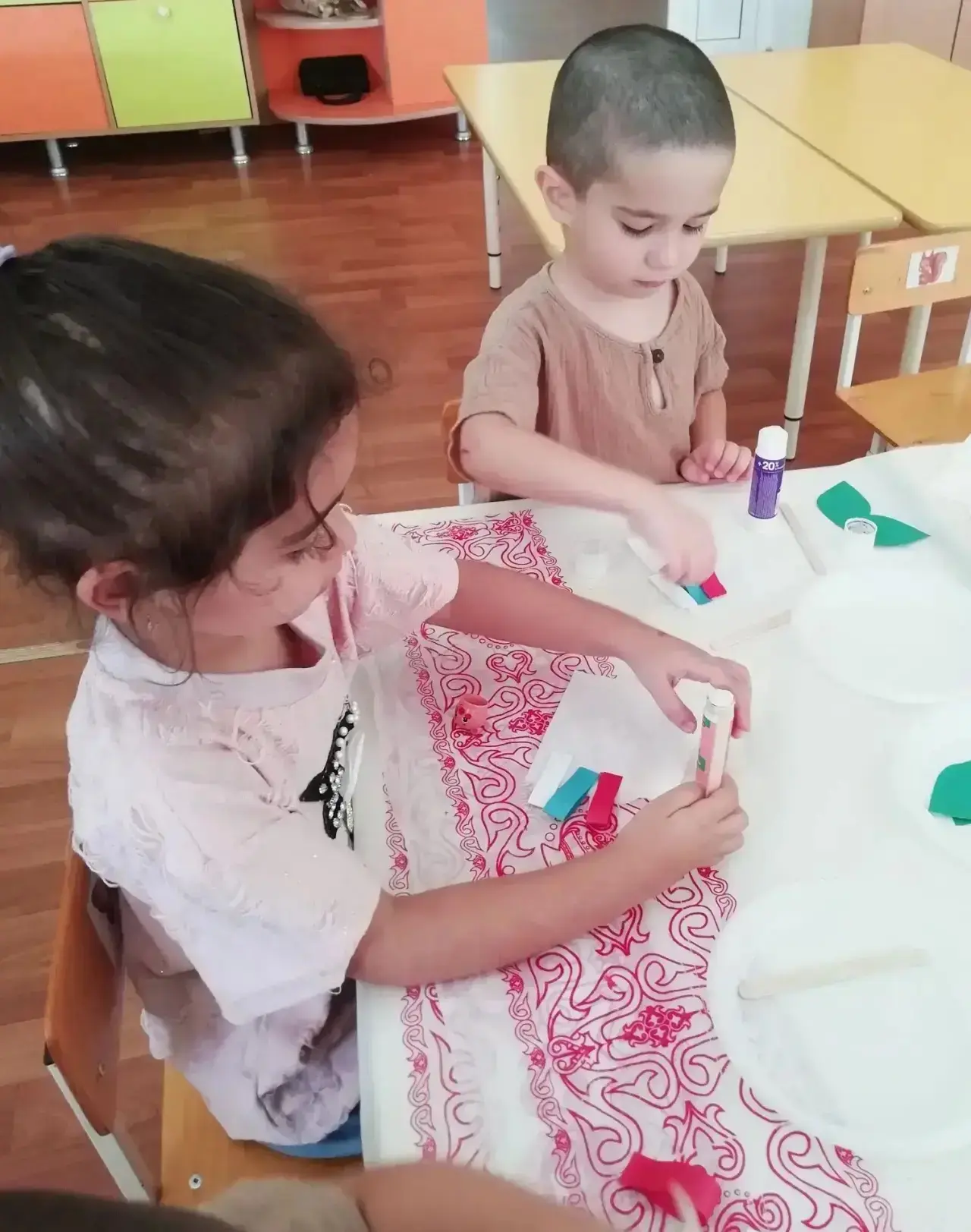 Аппликация из бумажных полосок (петелек).
