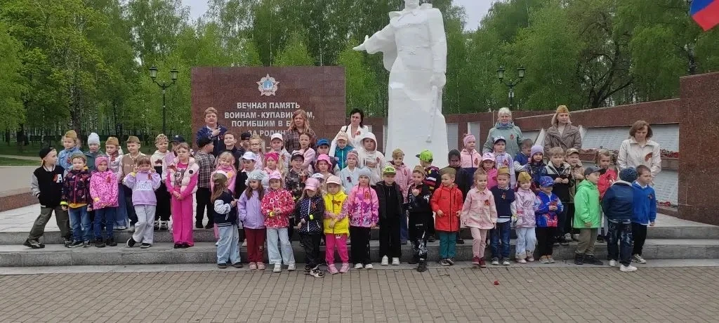 Цветы памяти: дошколята почтили подвиг героев   Накануне Дня Победы  состоялись тематические занятия