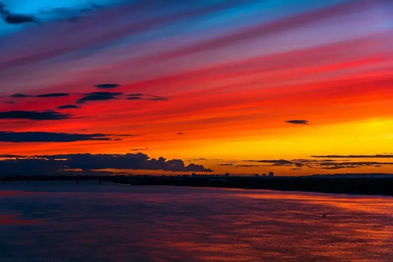 🌅 Набережная в огненном закате