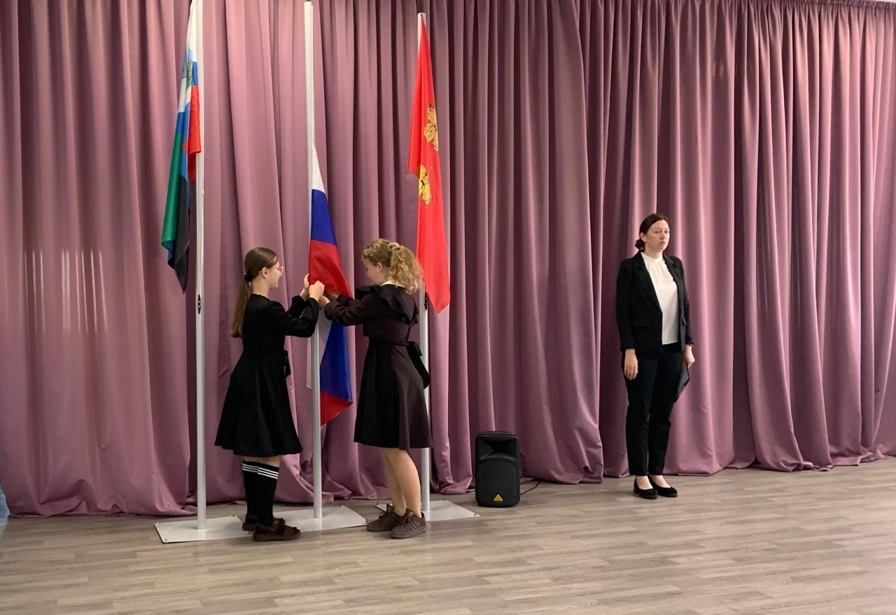 🇷🇺 Сегодня в нашей школе прошла торжественная линейка, задавшая особый настрой на всю...