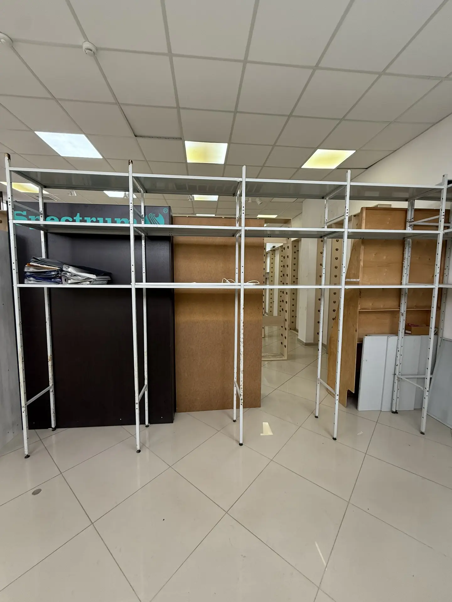Продается металлический стеллаж. Ширина полки-0,90см, глубина-40см, высота-280см. Цена ...