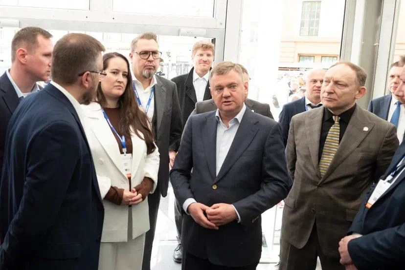 На Манежной площади Санкт-Петербурга состоялось тождественное открытие VII Международного транспортн
