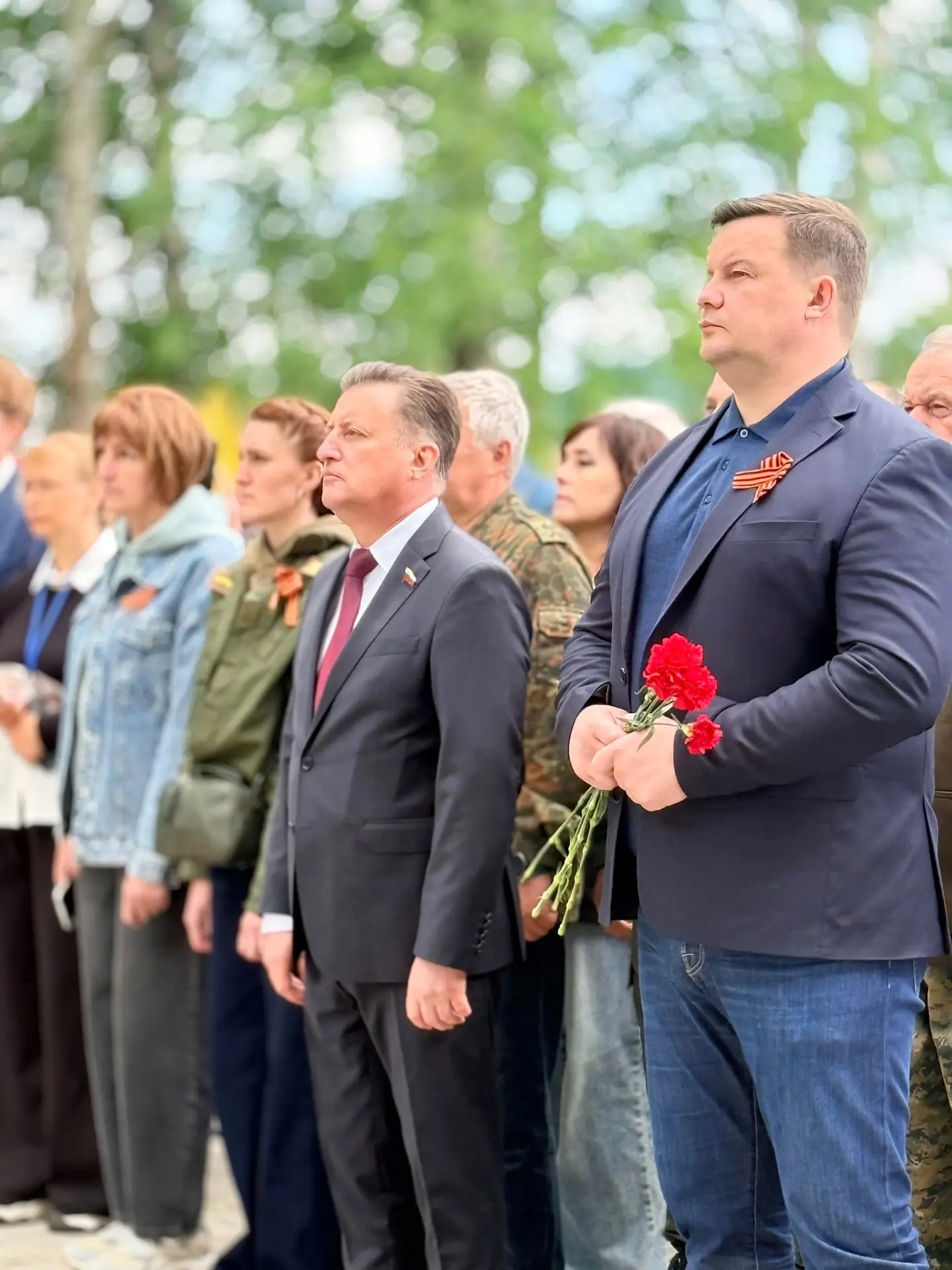 В селе Ошта у мемориала «Скорбящая мать» состоялся траурный митинг.

В этот день с особыми почестями